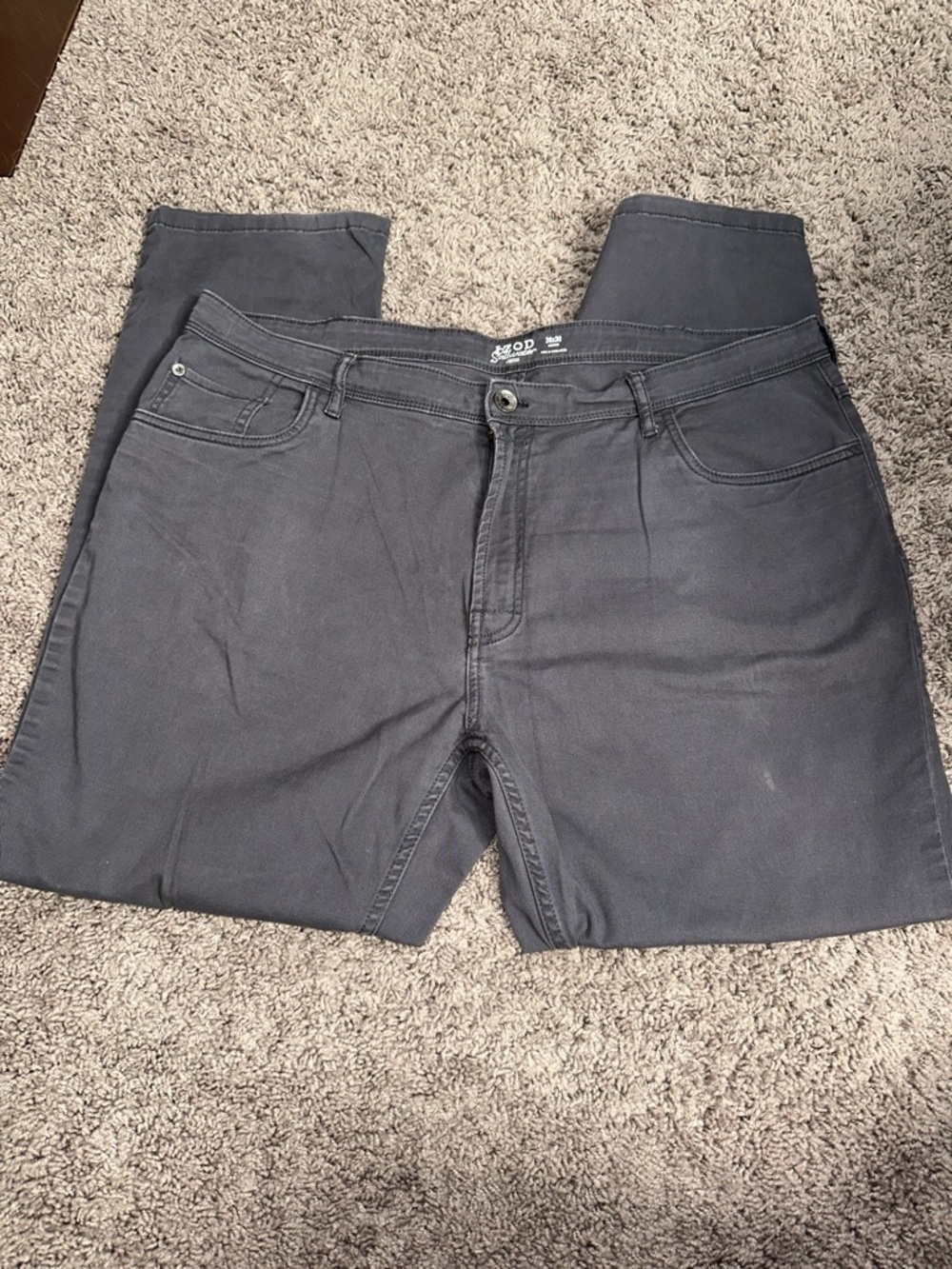 Izod Men's Slim Straight Jeans in Dark Gray